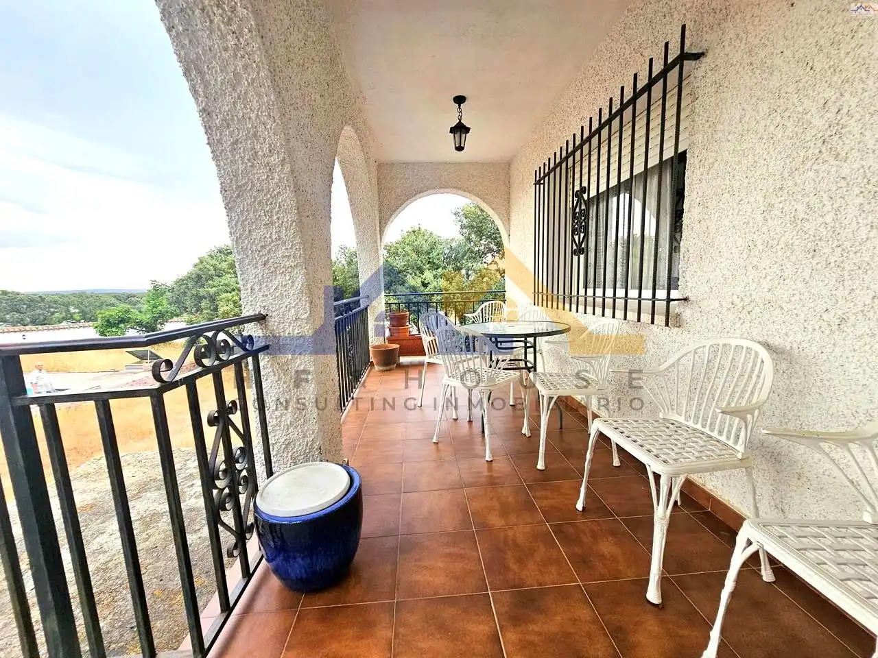 Houses for sale in Valdeolivas, Villa del Prado