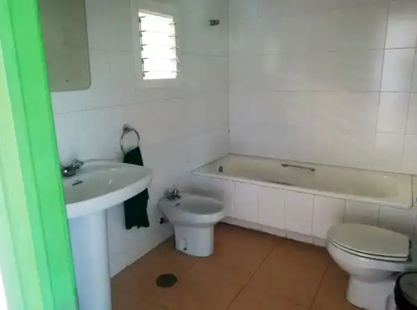 Badezimmer von Fabrikhallen zur Miete in Pisa
