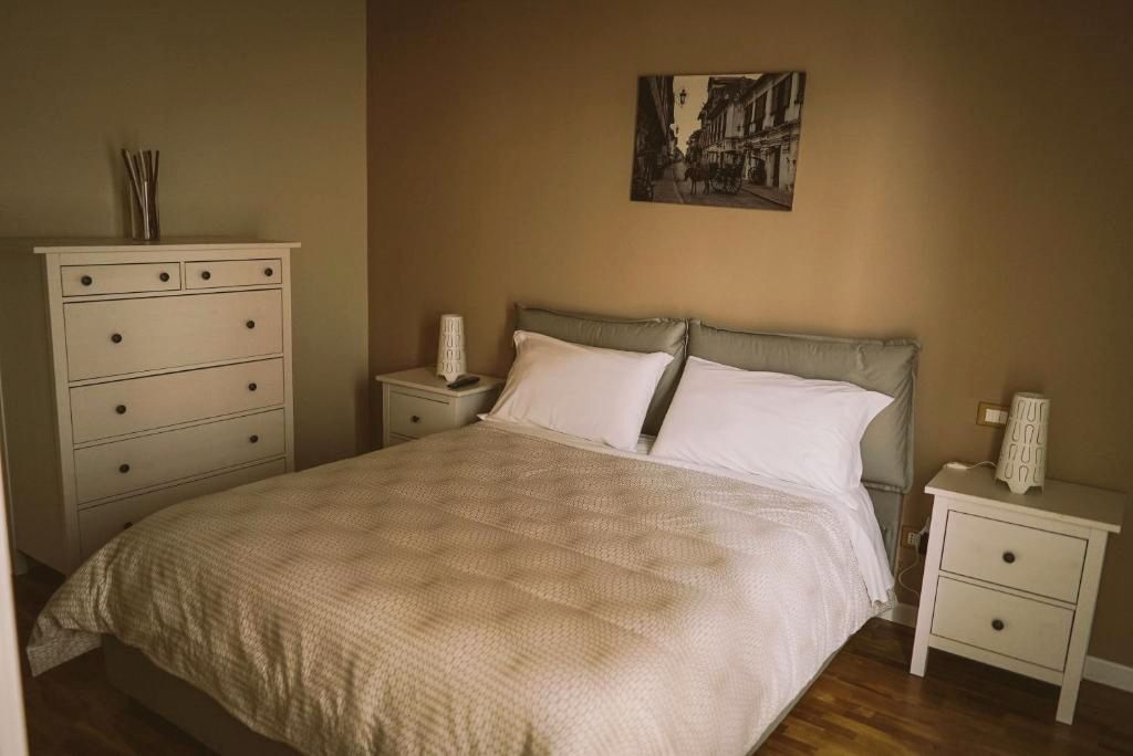 Dormitori de Pis de lloguer en L'Hospitalet de Llobregat amb Moblat i Es permeten mascotes