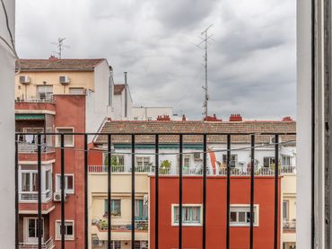 Piso con balcón en venta en Paseo de las Delicias
