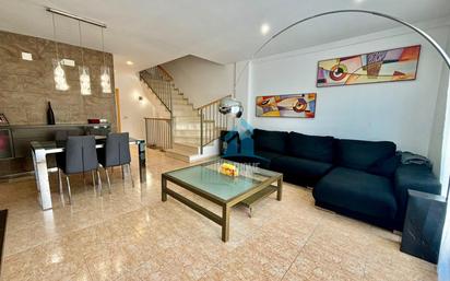 Sala d'estar de Casa adosada en venda en L'Alqueria de la Comtessa amb Aire condicionat, Terrassa i Balcó