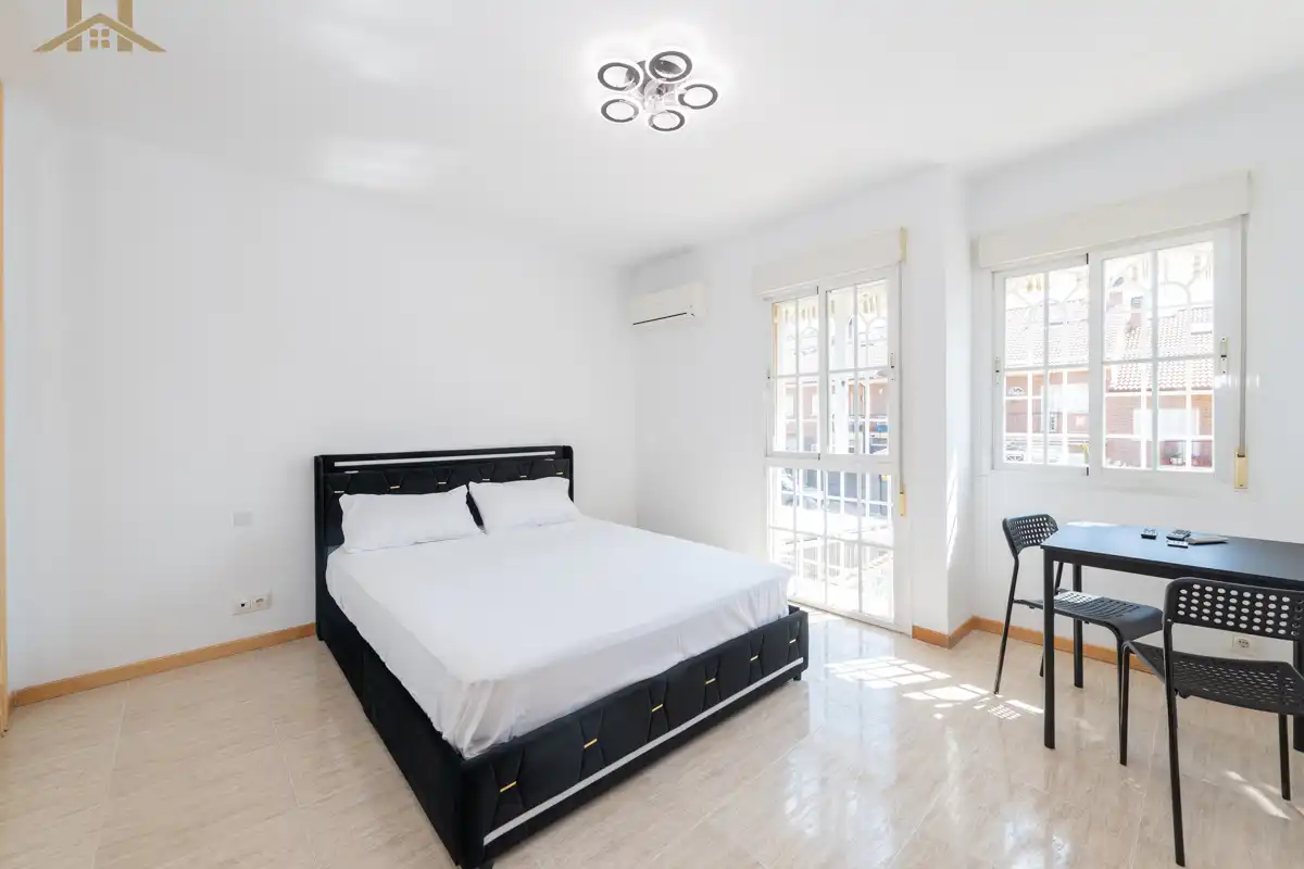Habitación de Casa adosada en venta en Loeches con Aire acondicionado, Calefacción y Jardín privado