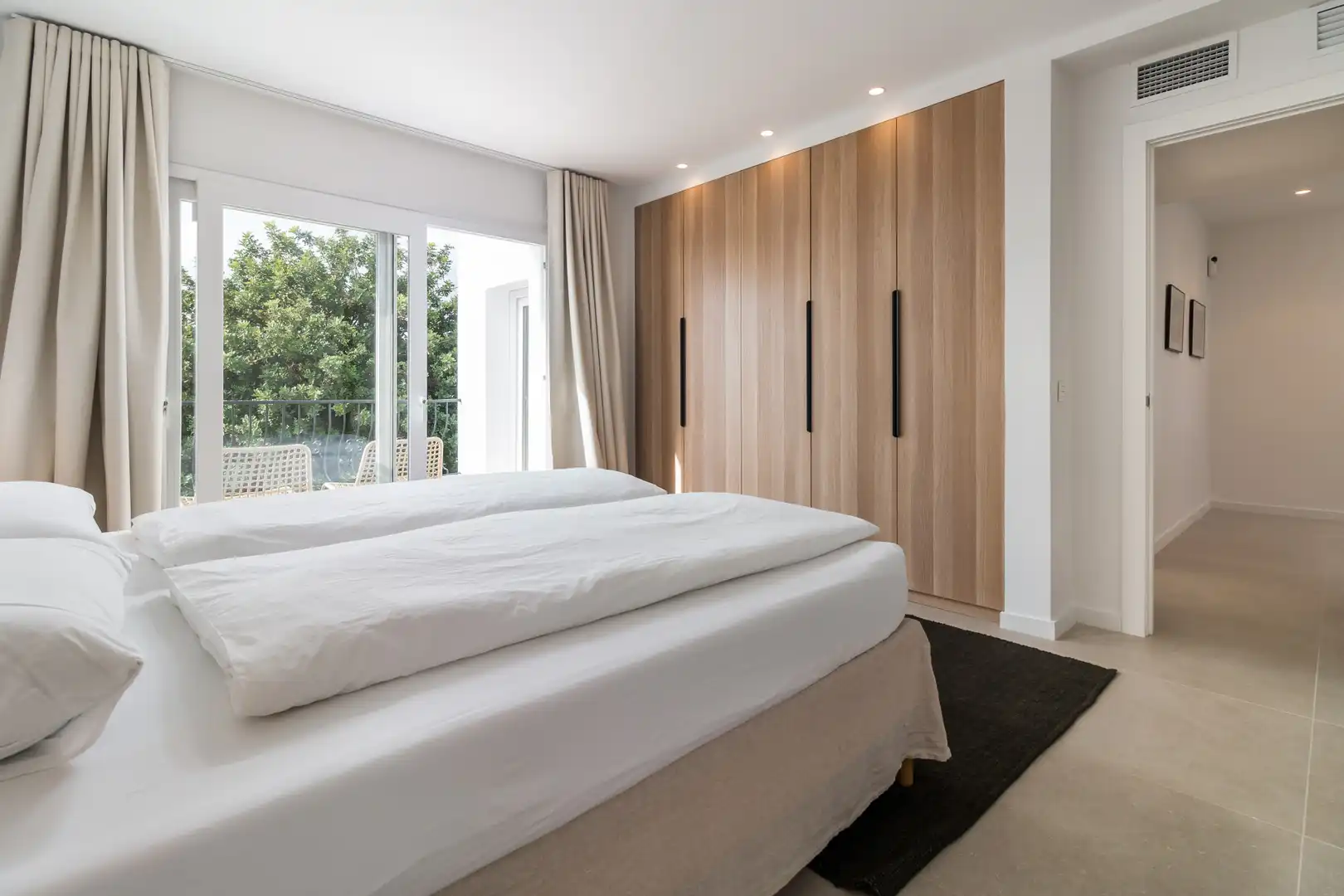 Habitación de Casa adosada en venta en Istán con Aire acondicionado, Terraza y Piscina