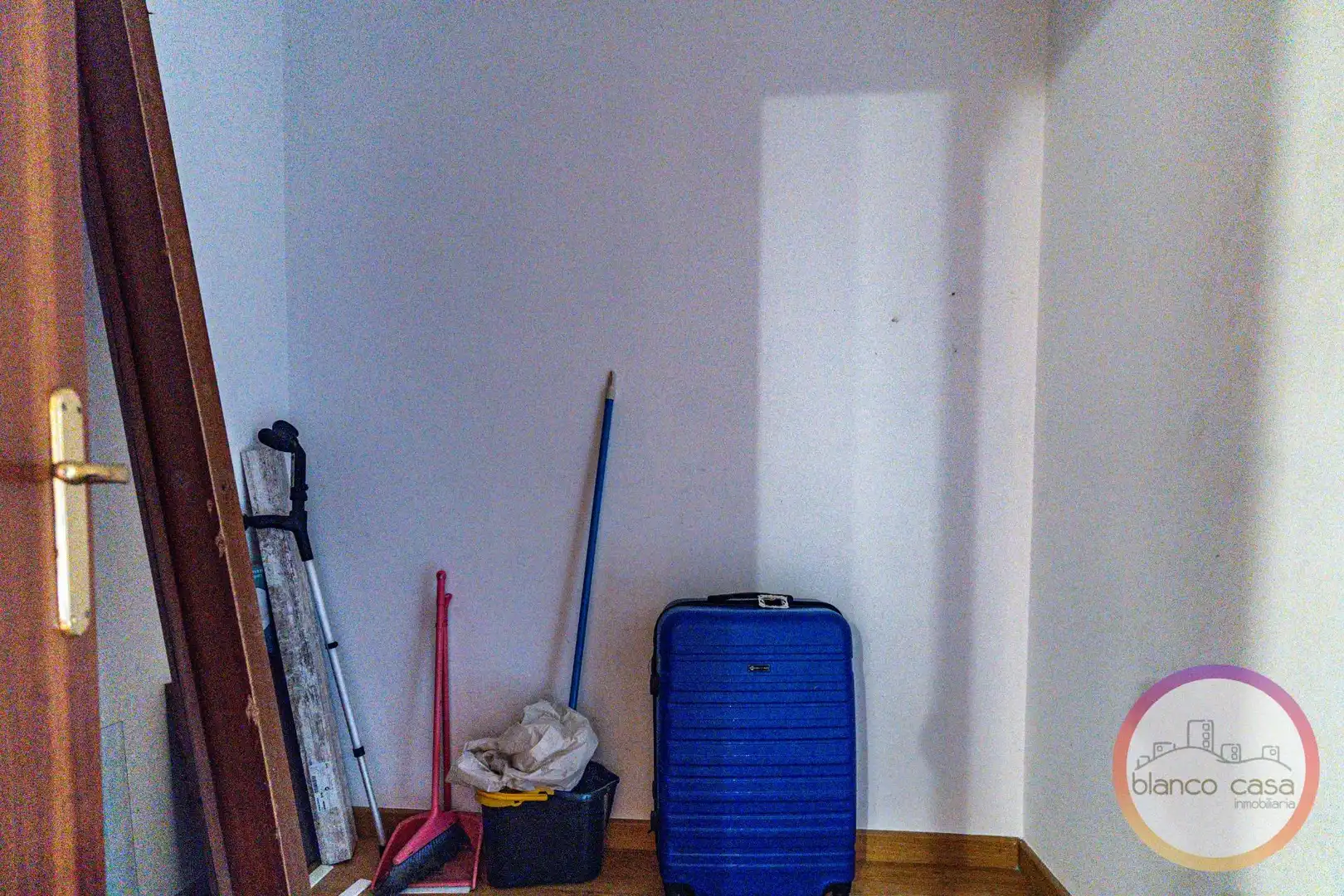 Piso en venta en Carballo con Terraza, Trastero y Amueblado