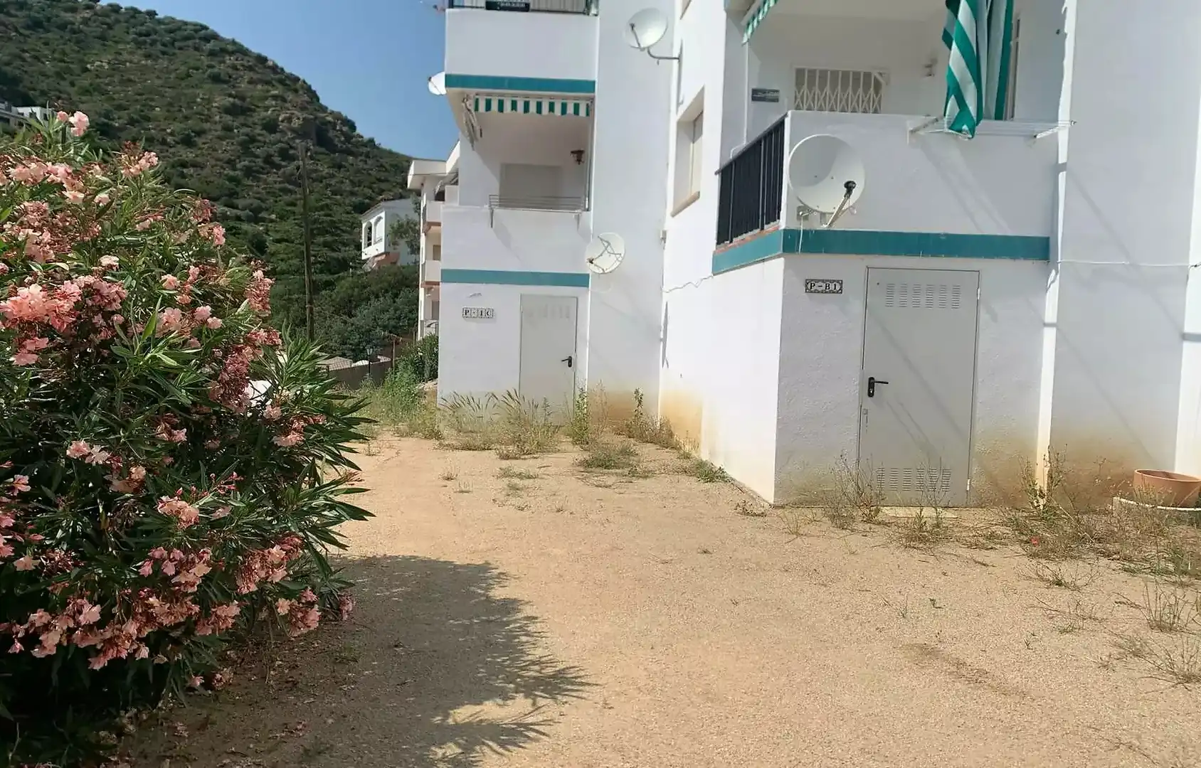 Außenansicht von Wohnung zum Verkauf in Roses mit Klimaanlage, Heizung und Terrasse