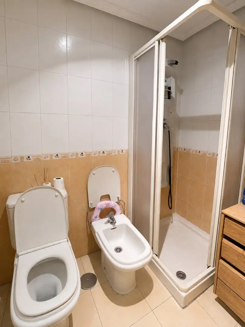 Badezimmer von Wohnung zum Verkauf in Parla mit Klimaanlage, Heizung und Abstellraum