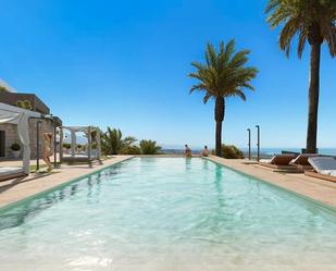 Piscina de Pis en venda en Estepona amb Jardí privat, Terrassa i Piscina comunitària