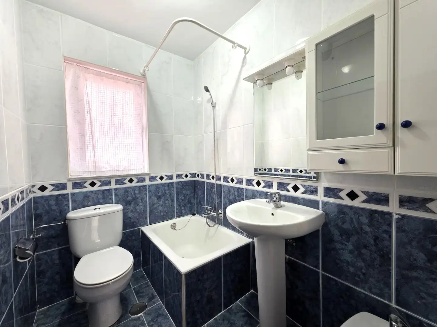 Bathroom of Flat for sale in Oviedo 