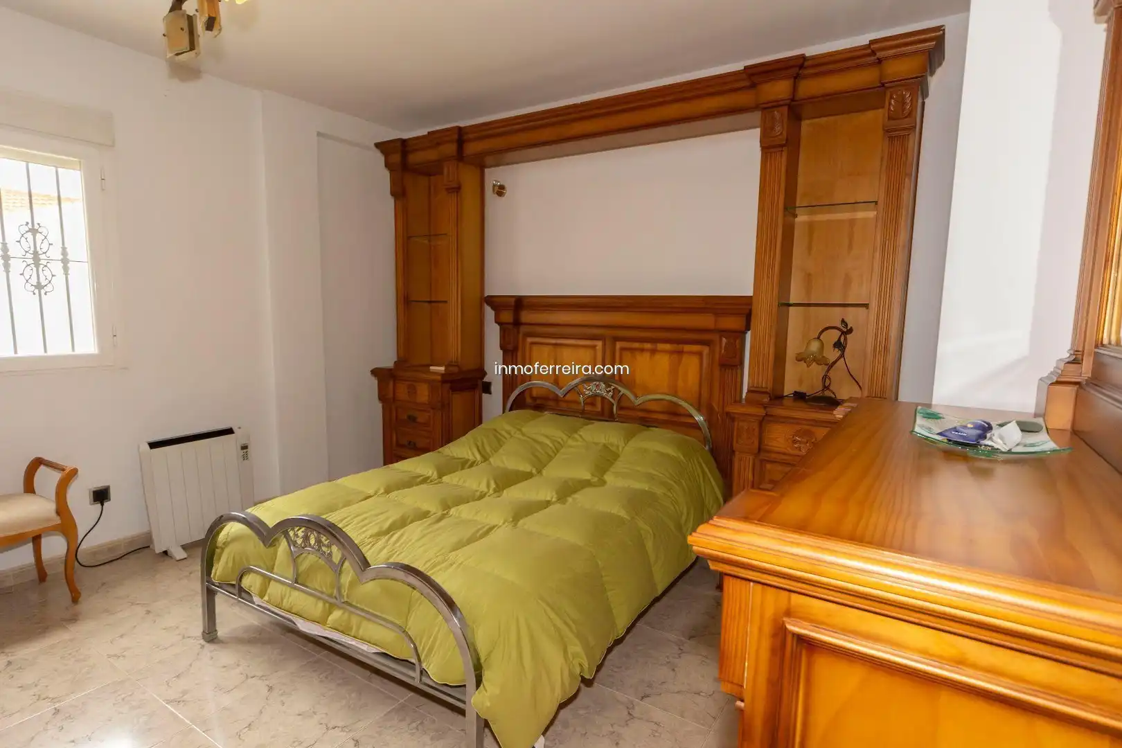Bedroom of Houses for sale in Darro  with Storage room