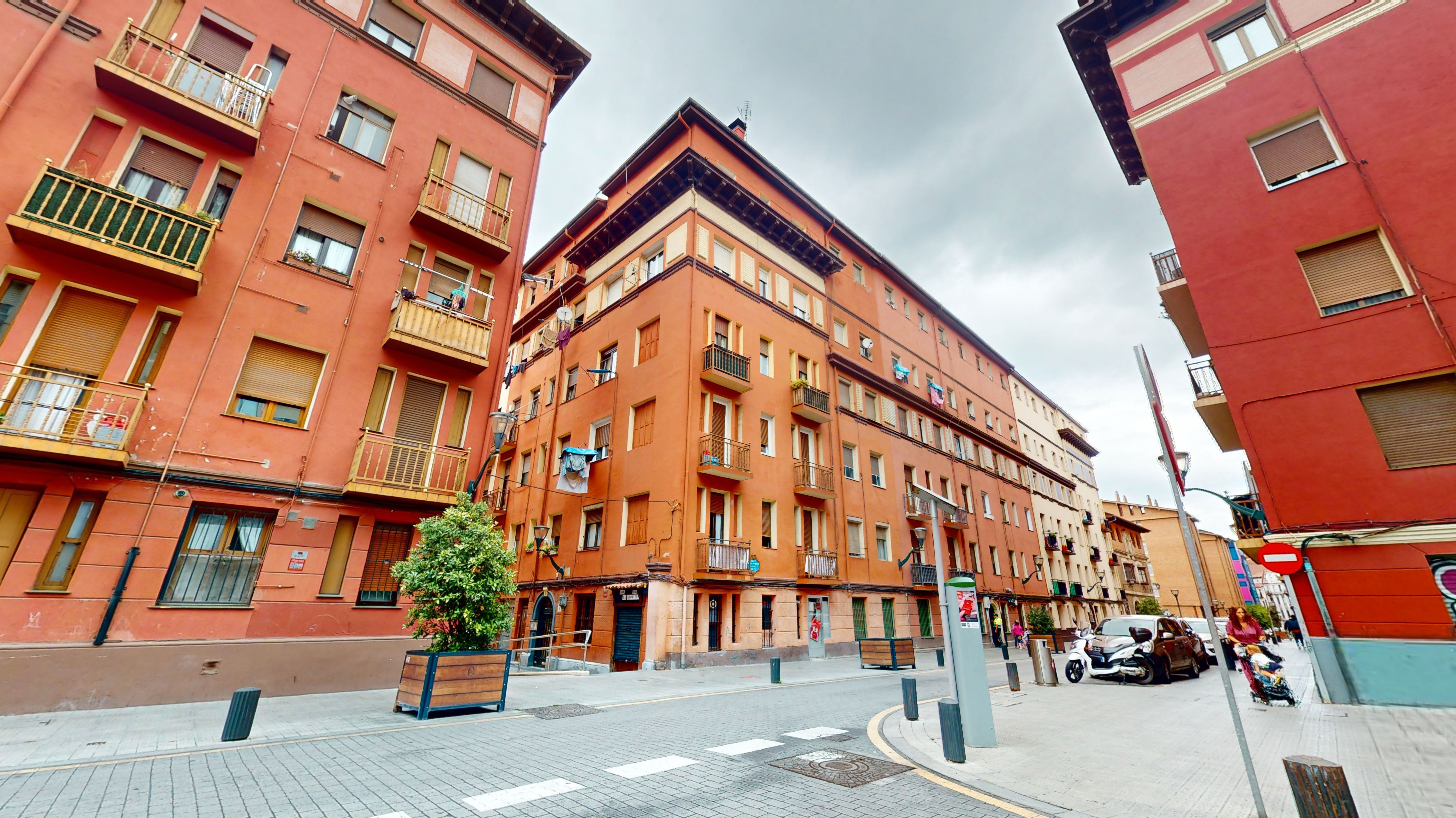 Vista exterior de Pis en venda en Bilbao  amb Calefacció