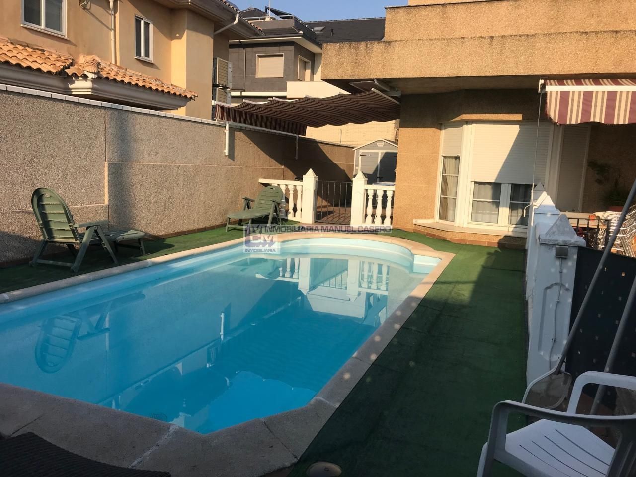Piscina de Casa o xalet en venda en Cáceres Capital amb Calefacció, Jardí privat i Terrassa