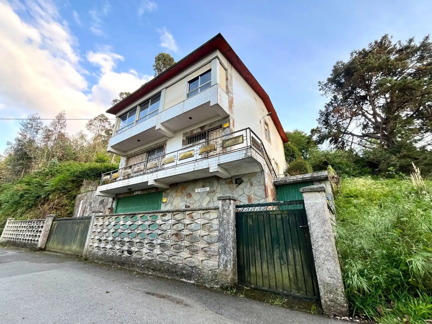 Exterior view of Houses for sale in Oleiros