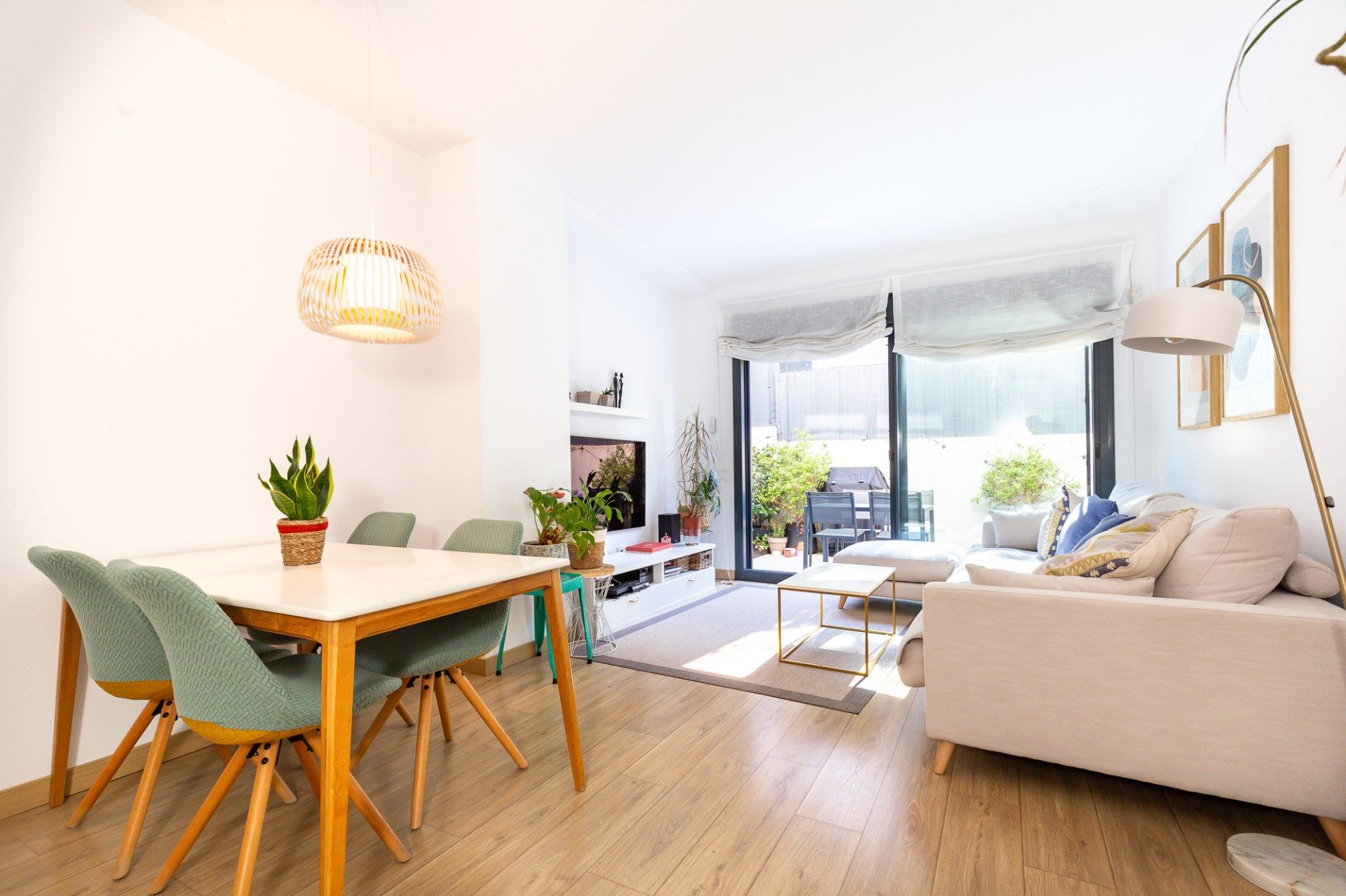 Living room of Planta baja for sale in Sant Cugat del Vallès  with Air Conditioner, Heating and Terrace