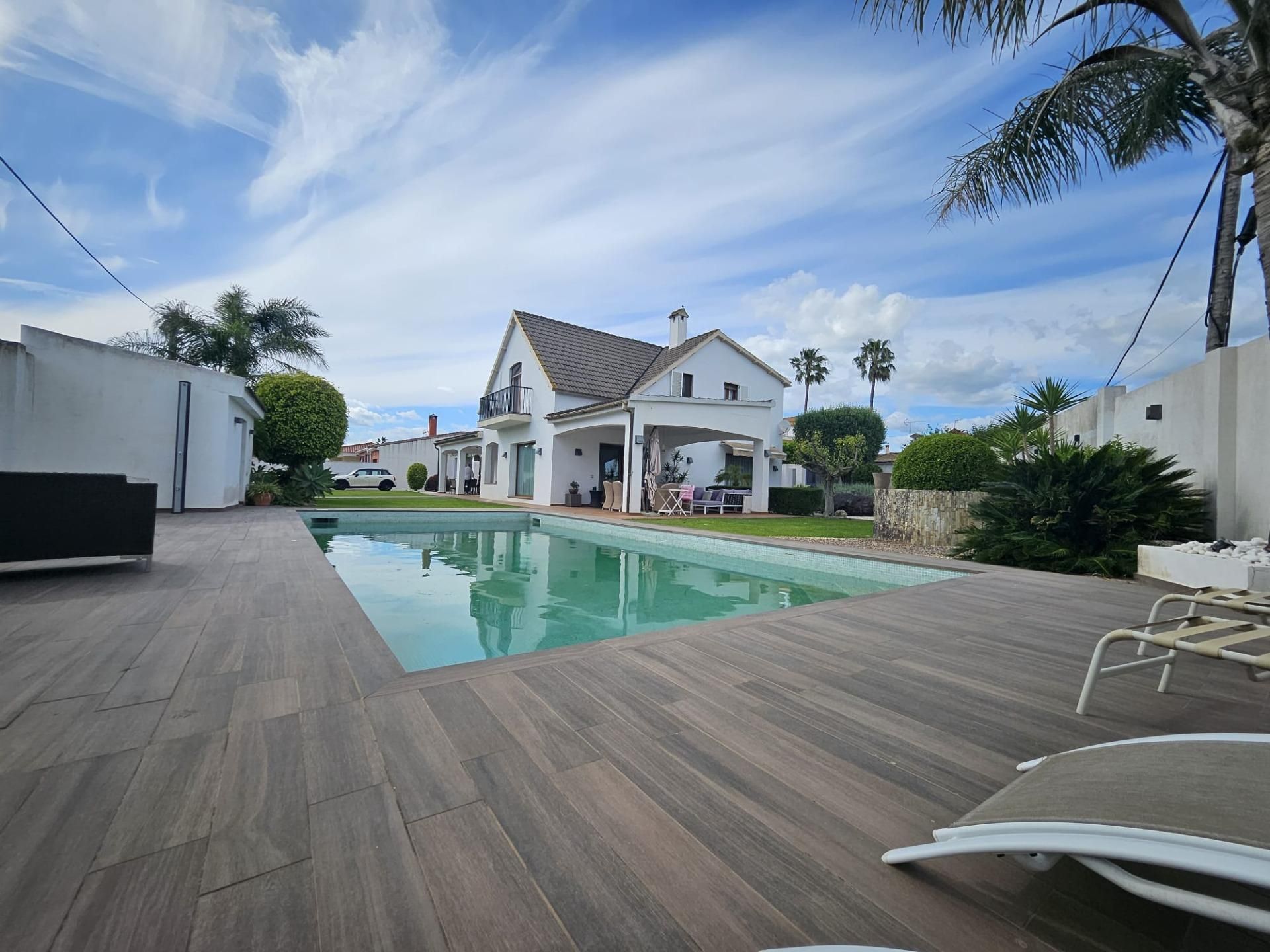 Swimming pool of House or chalet for sale in Algeciras  with Air Conditioner, Private garden and Terrace