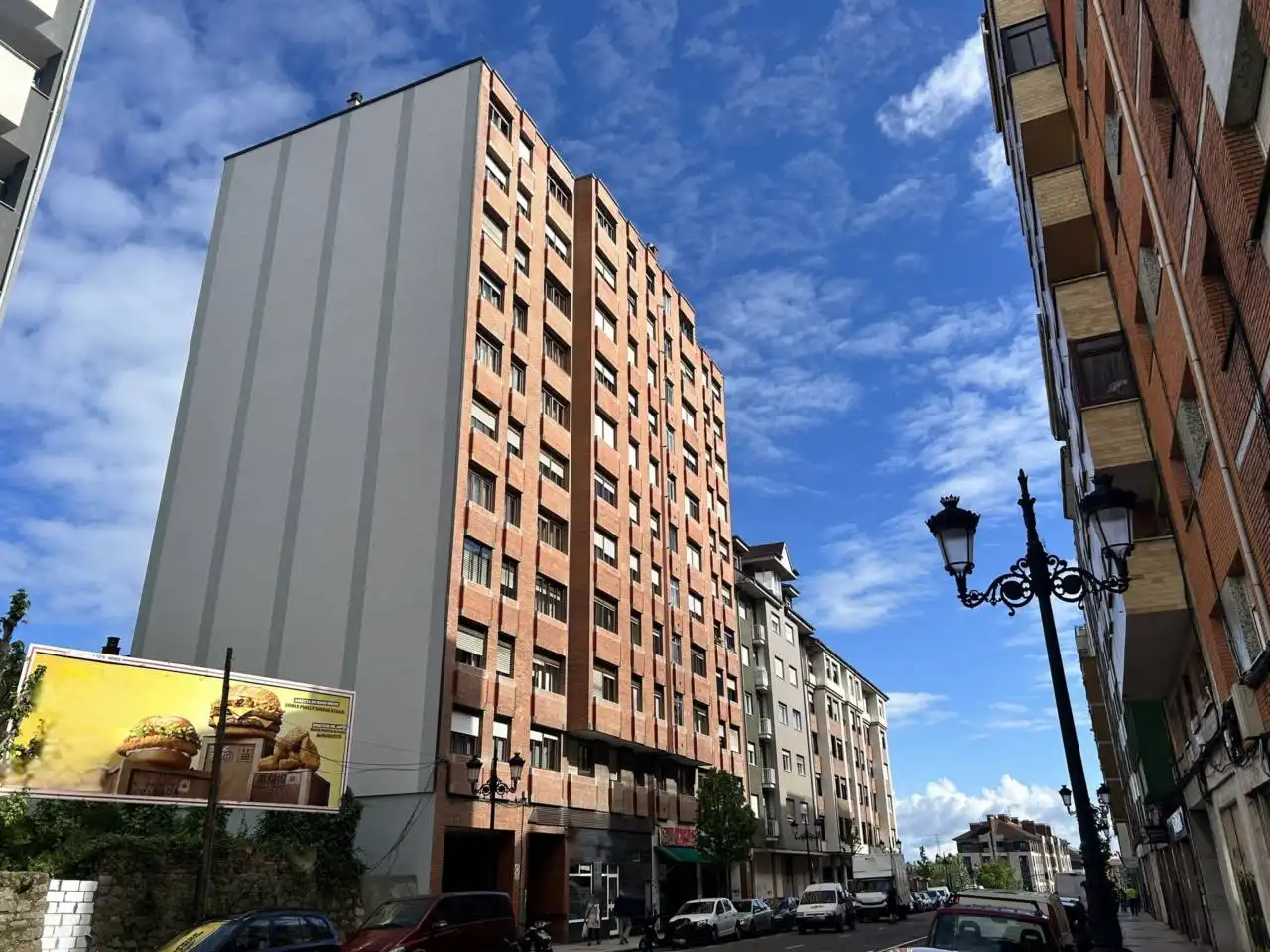 Außenansicht von Wohnung zum Verkauf in Oviedo  mit Heizung, Parkett und Abstellraum