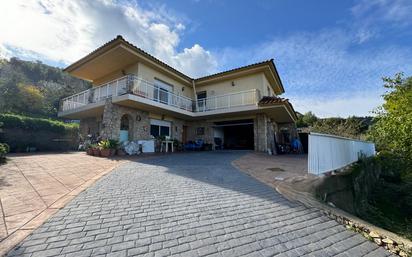 Vista exterior de Casa o xalet en venda en Corbera de Llobregat amb Terrassa i Balcó