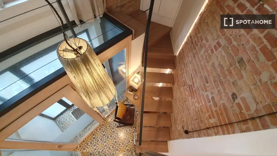 Flat with terrace to rent in Eixample