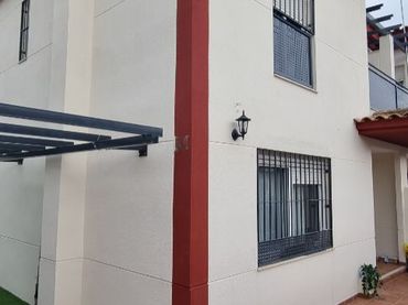 Casa aparellada amb jardí en venda a Calle Manuel Cansino Vélez 9