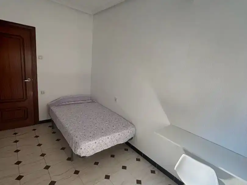 Habitación de Piso para compartir en Plaza de Toros - Avenida Chapí - Trinquete  