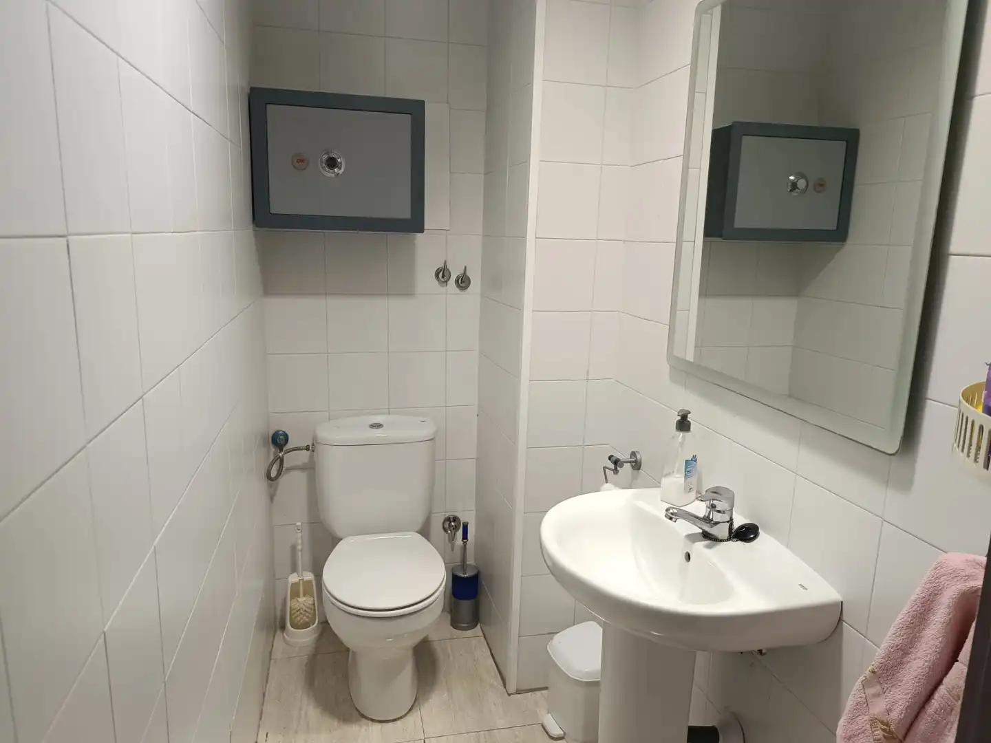 Badezimmer von Geschaftsraum zum Verkauf in Tarragona mit Klimaanlage, Parkett und Möbliert