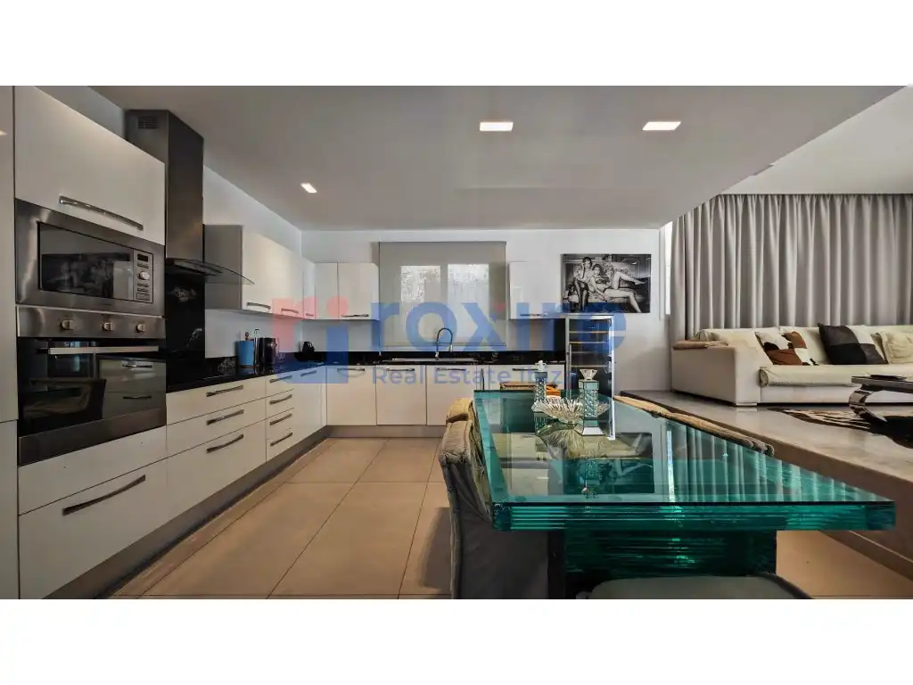 Cuina de Casa o xalet en venda en Santa Eulària des Riu amb Aire condicionat, Jardí privat i Terrassa