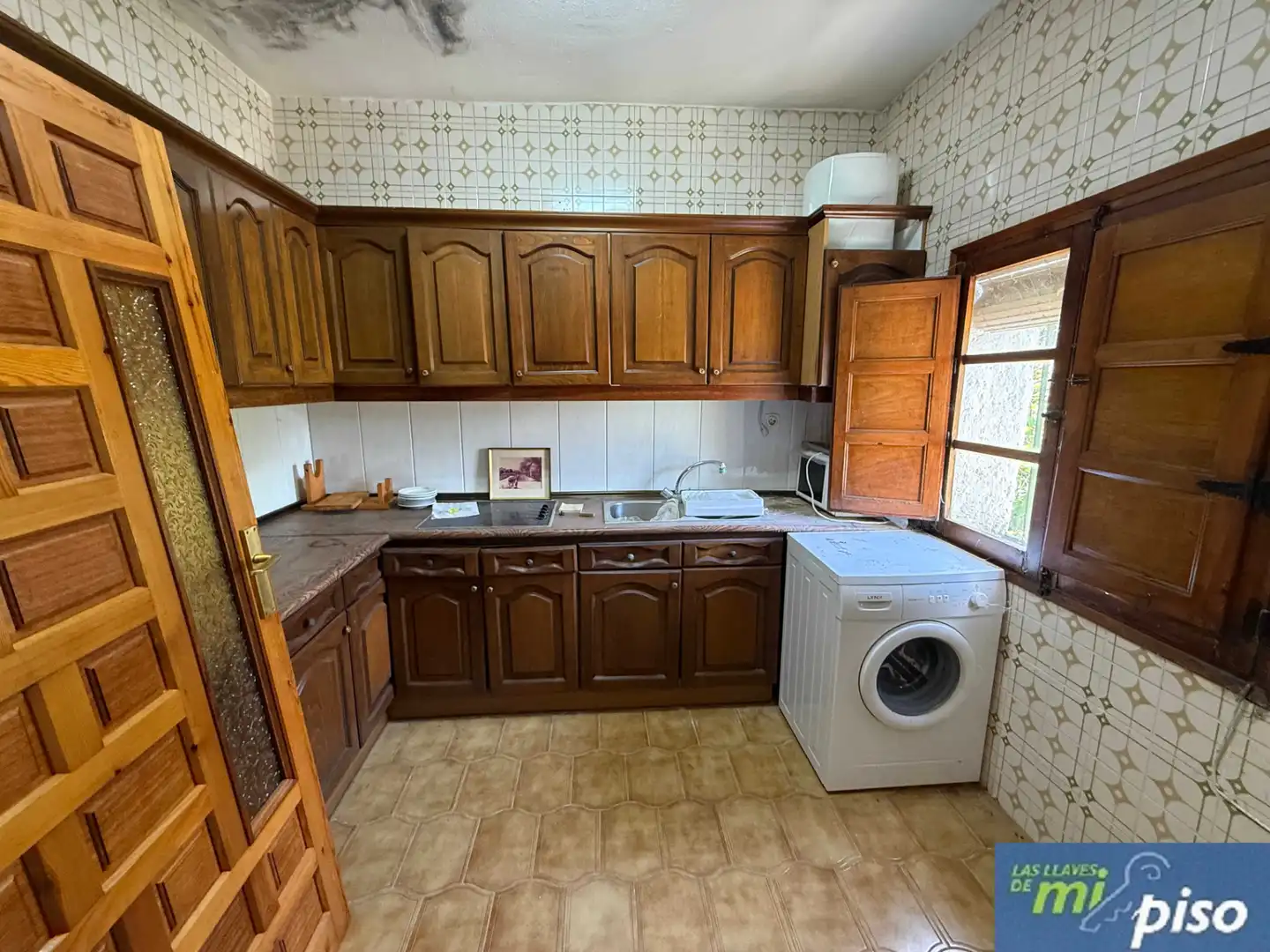 Cuina de Casa o xalet en venda en Cubillas de Santa Marta amb Jardí privat, Terrassa i Traster