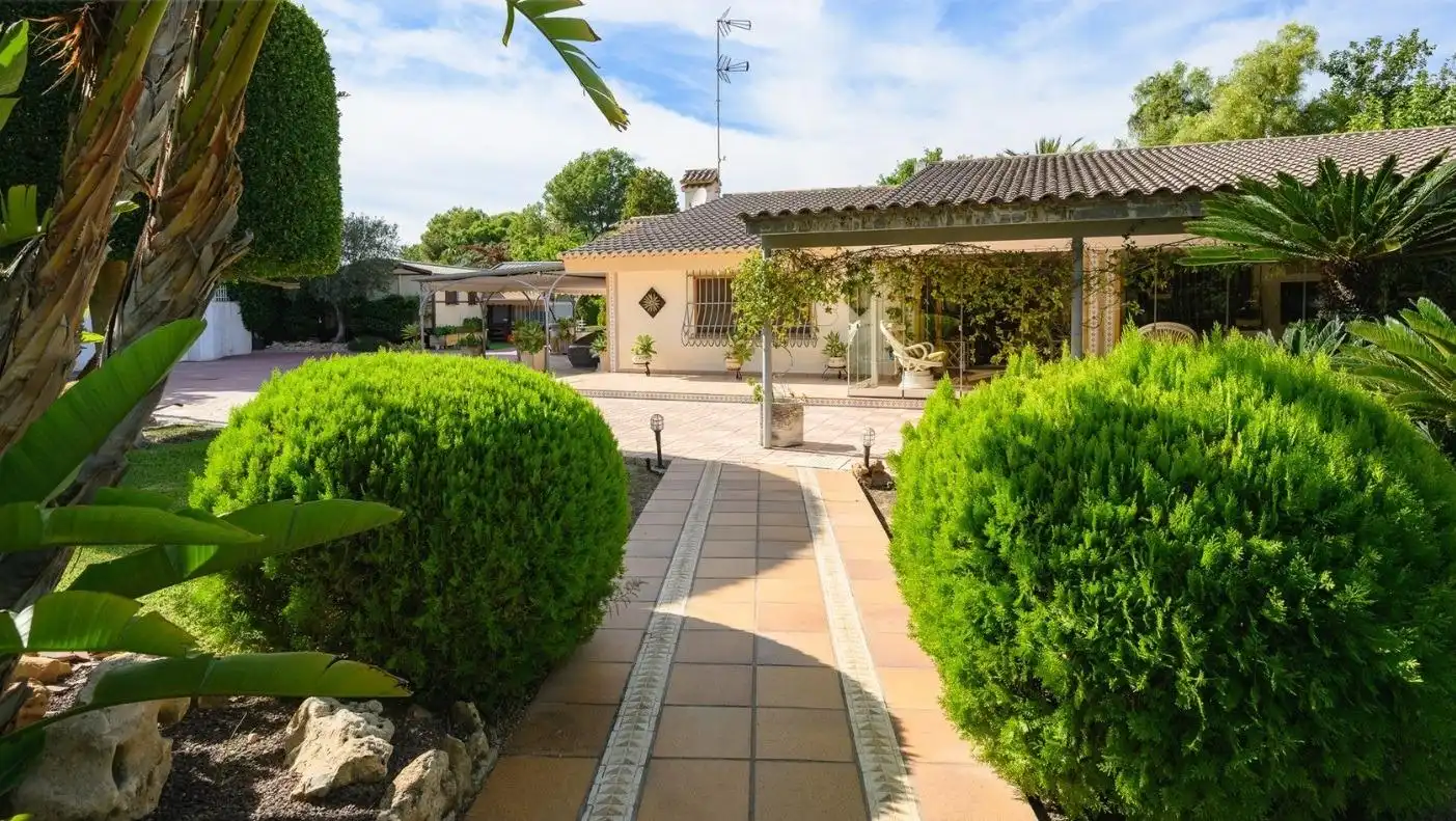 Detached house with pool for sale in Alzabares, imagen 4