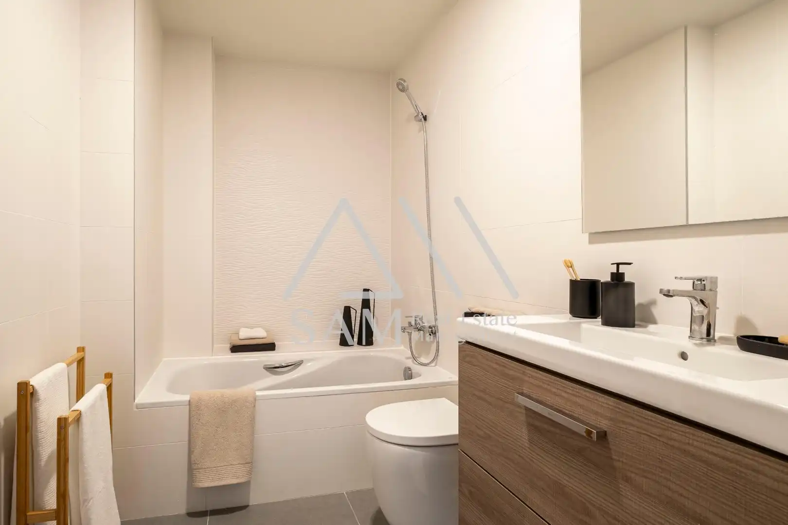 Baño de Piso en venta en Barcelona con Calefacción, Terraza y Balcón