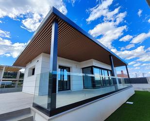 Vista exterior de Casa o xalet en venda en Albelda de Iregua amb Calefacció i Terrassa