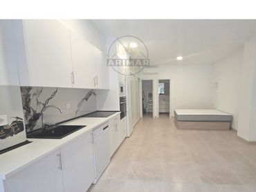 Bajo en venta en Oeste
