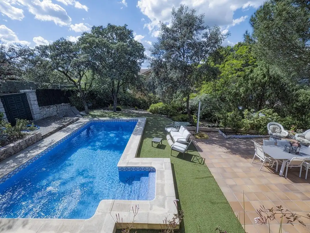 Piscina de Casa o chalet en venta en Torrelodones con Aire acondicionado, Calefacción y Jardín privado
