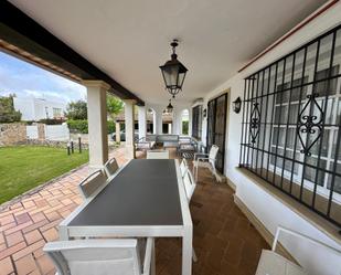 Terrassa de Casa o xalet en venda en Chiclana de la Frontera amb Parquet i Piscina