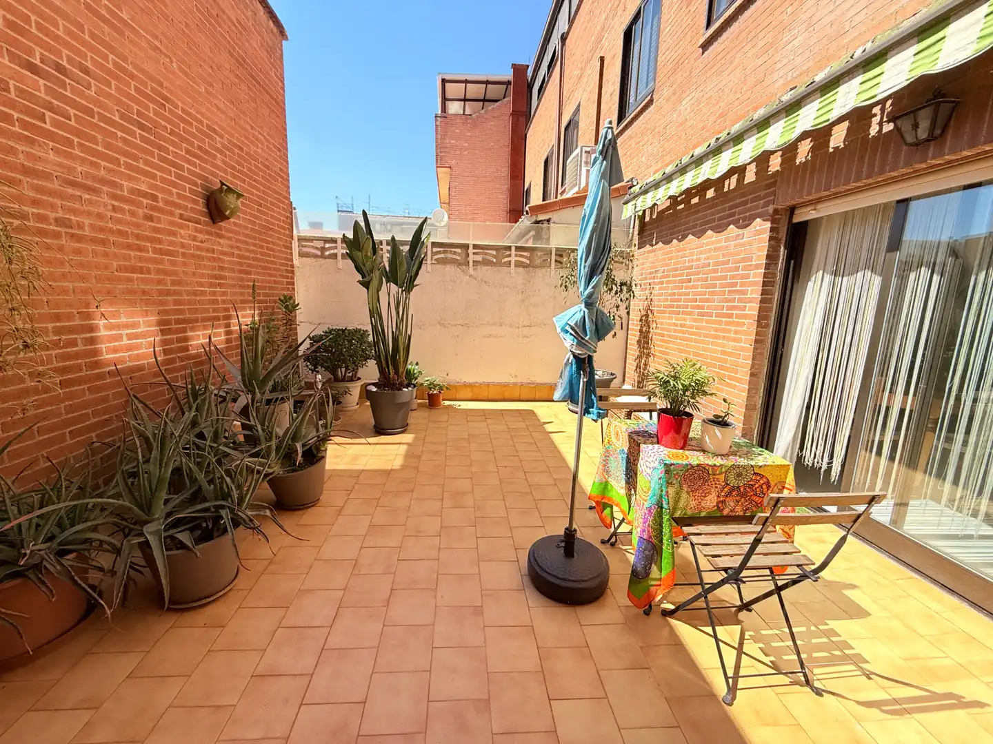 Terraza de Casa adosada en venta en San Sebastián de los Reyes con Aire acondicionado, Calefacción y Jardín privado