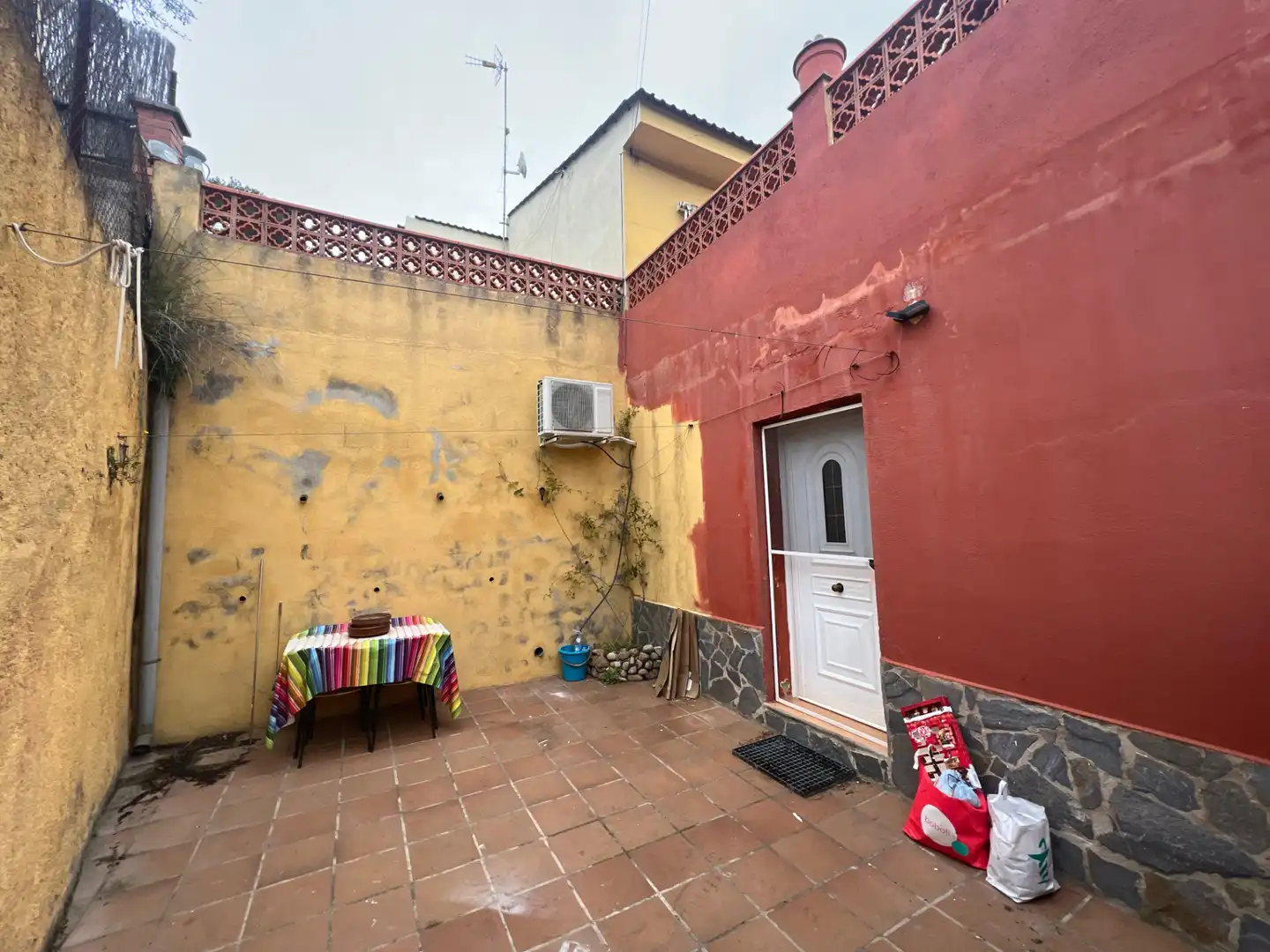 House with garden for sale in Carrer Salou, imagen 2