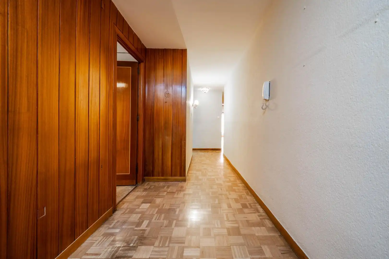 Wohnung zum Verkauf in Granada mit Klimaanlage, Heizung und Terrasse