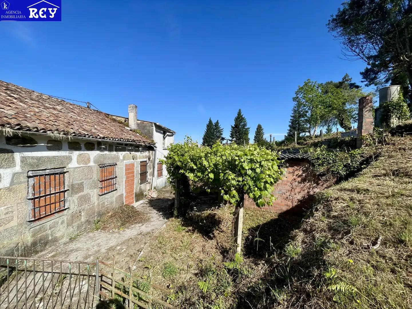 Finca rústica en venda en Santiago de Compostela  amb Jardí privat i Traster