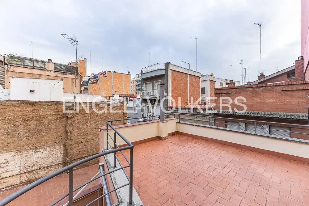 Terrassa de Casa o xalet en venda en L'Hospitalet de Llobregat amb Aire condicionat, Calefacció i Parquet
