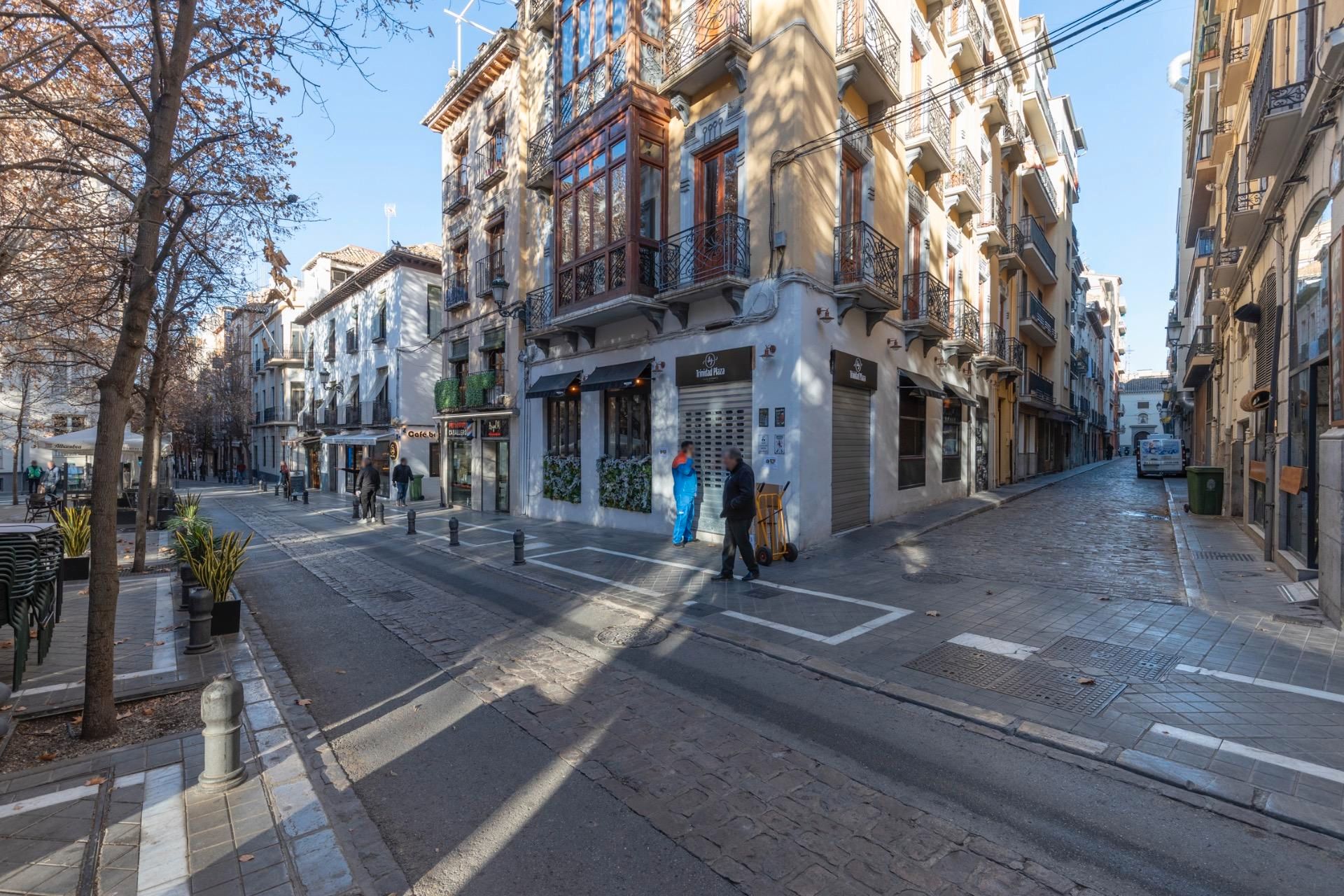 Vista exterior de Casa o xalet en venda en  Granada Capital amb Terrassa, Balcó i Alarma