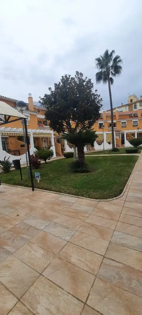 Garten von Einfamilien-Reihenhaus zum Verkauf in Torremolinos mit Klimaanlage, Heizung und Abstellraum