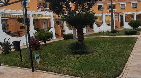 Foto 2 de Casa adosada en venta en Loma de los Riscos, Málaga
