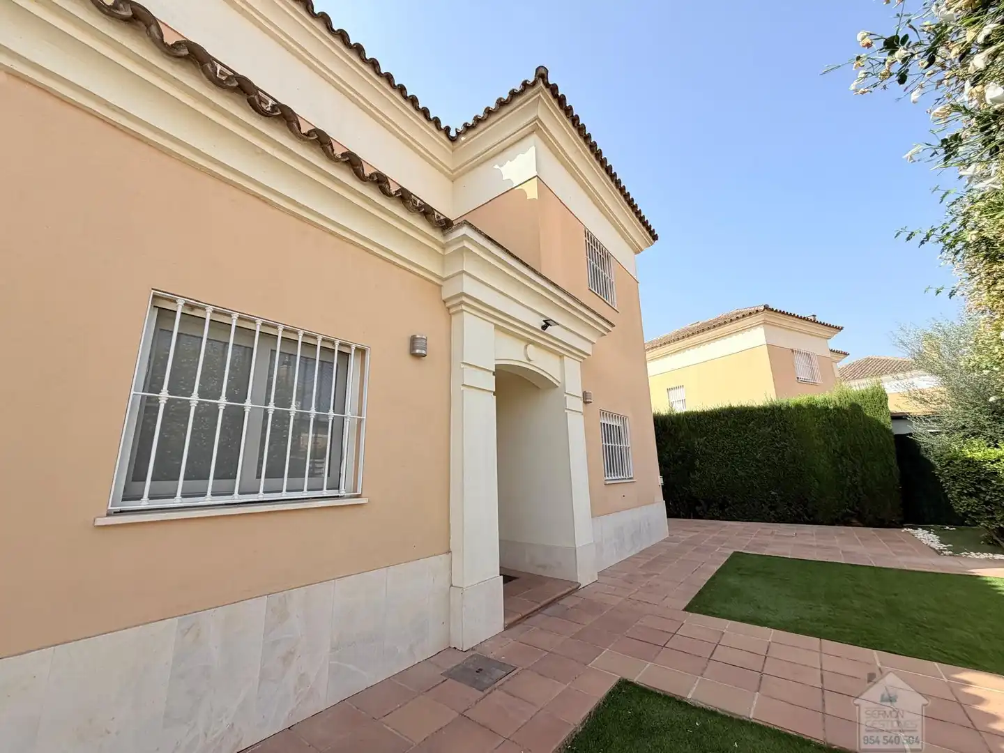 Vista exterior de Casa o chalet en venta en Montequinto con Aire acondicionado, Terraza y Trastero