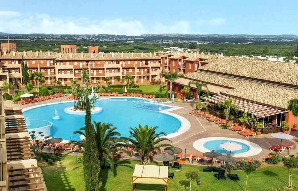 Vista exterior de Casa adosada en venda en Chiclana de la Frontera amb Aire condicionat, Jardí privat i Terrassa