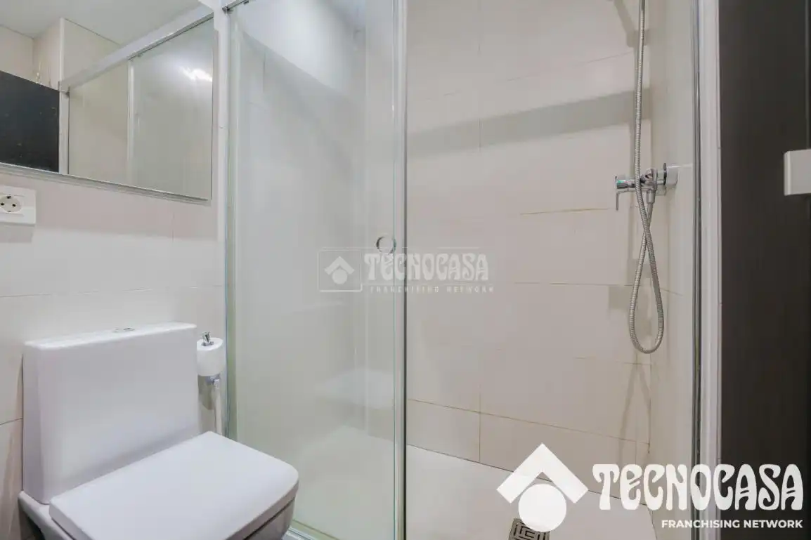 Baño de Piso en venta en Barcelona con Aire acondicionado, Calefacción y Terraza