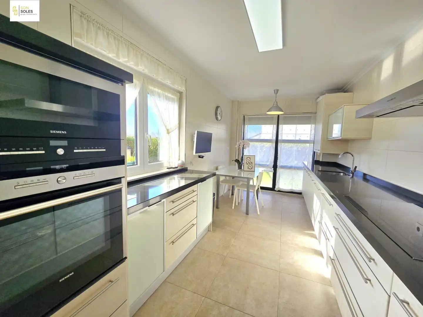 Cocina de Casa o chalet en venta en Santa Cruz de Bezana con Calefacción, Jardín privado y Terraza