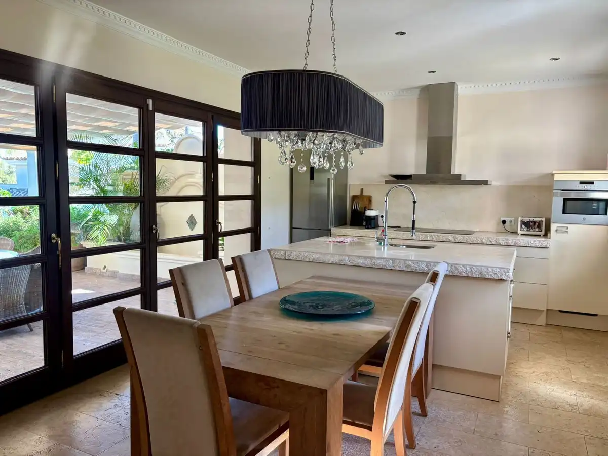 Esszimmer von Haus oder Chalet zur Miete in Benahavís mit Klimaanlage, Heizung und Privatgarten