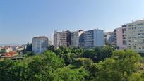 Vista exterior de Oficina de lloguer en Vigo  amb Calefacció