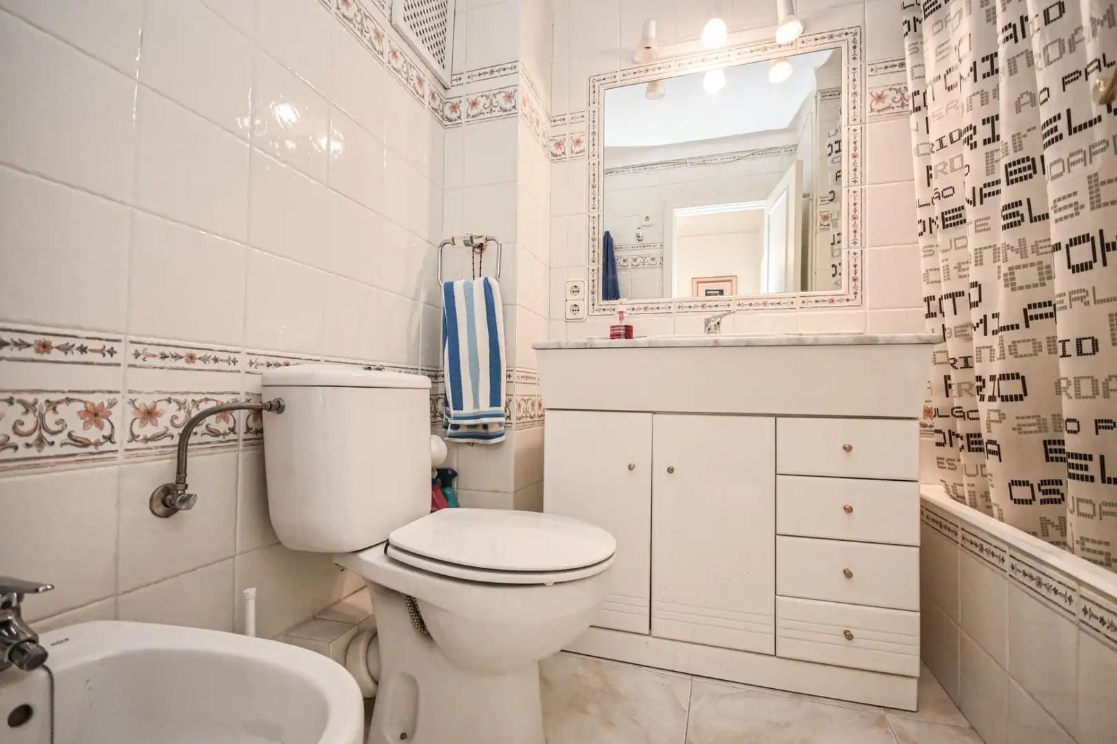 Bany de Apartament de lloguer en Calvià amb Terrassa i Piscina comunitària