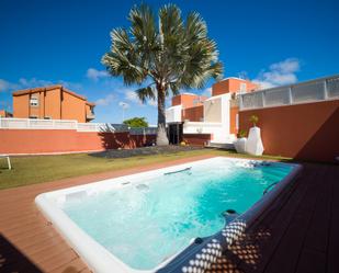 Piscina de Casa o xalet en venda en Las Palmas de Gran Canaria amb Aire condicionat, Jardí privat i Parquet