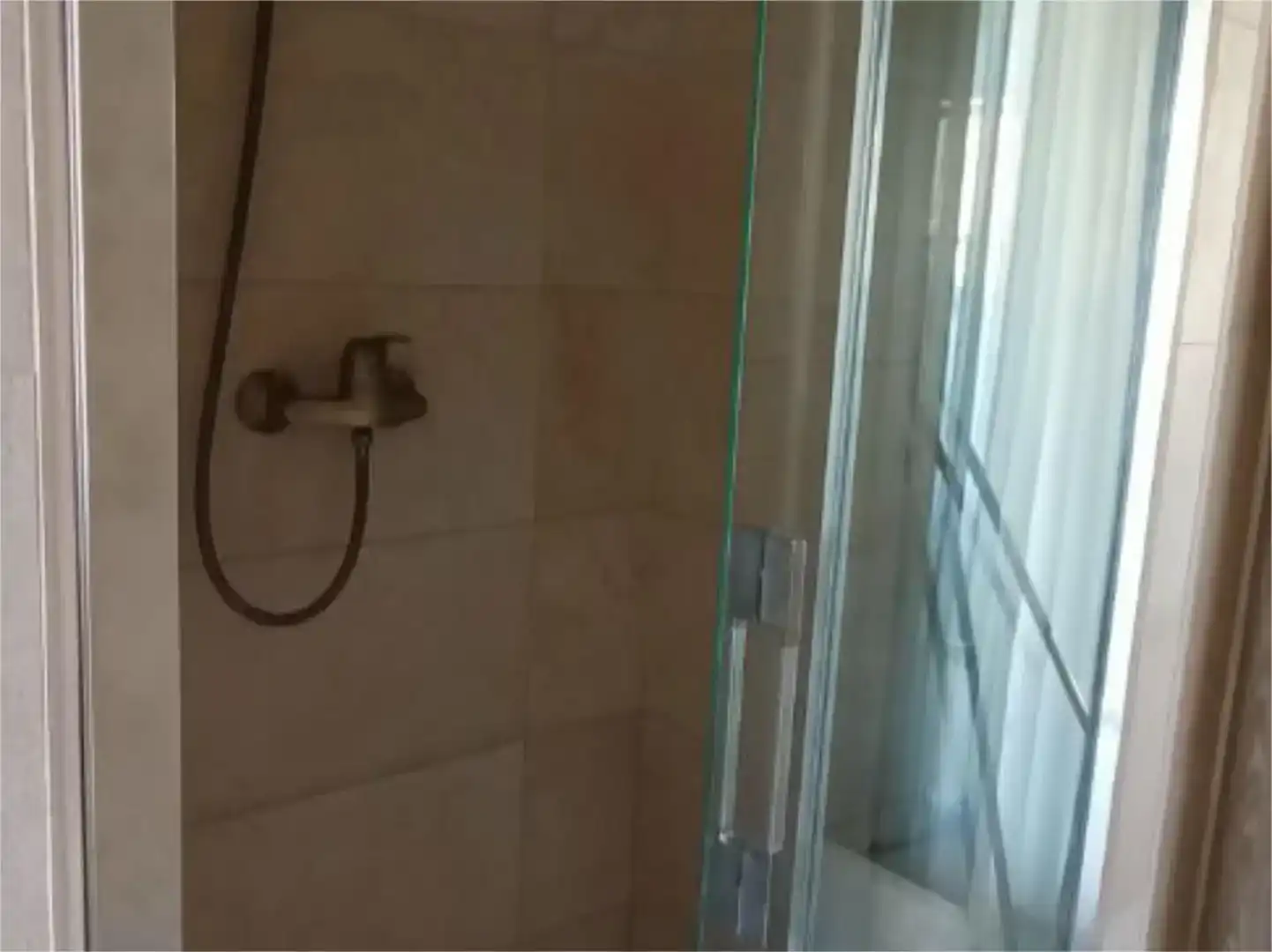 Bany de Àtic de lloguer en Calanda amb Aire condicionat i Moblat