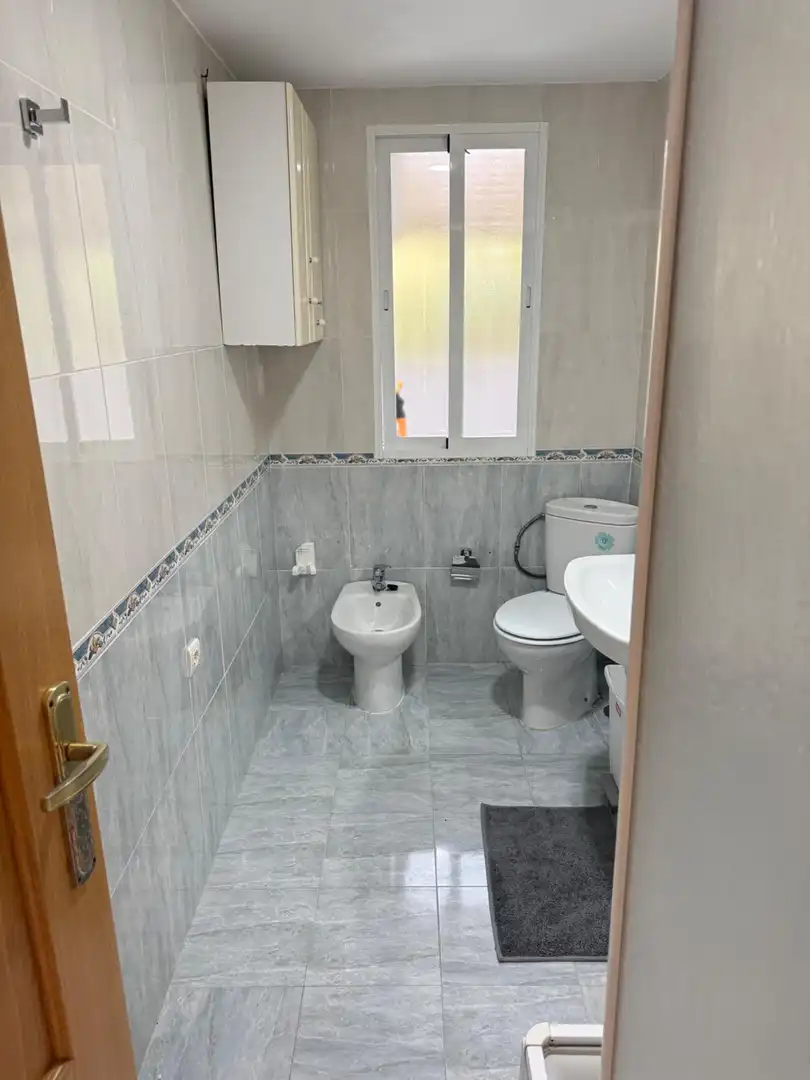 Badezimmer von Wohnung zur Miete in Granada